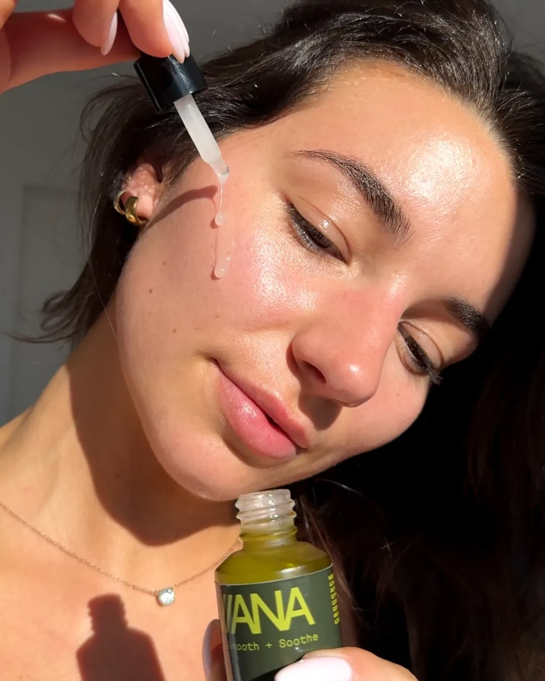 Applying Reviana Serum